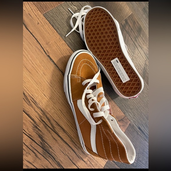 VANs - Picture 2 of 5